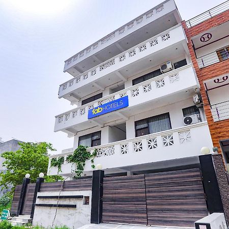 诺伊达 Fabexpress Samira Residency, Near Botanical Garden酒店 外观 照片