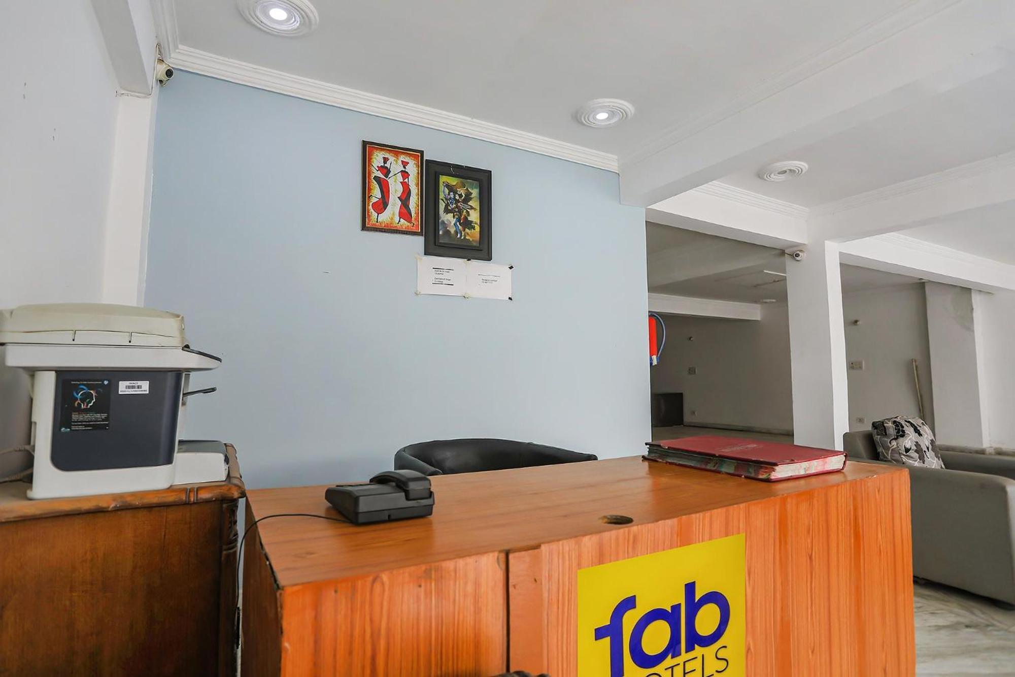 诺伊达 Fabexpress Samira Residency, Near Botanical Garden酒店 外观 照片