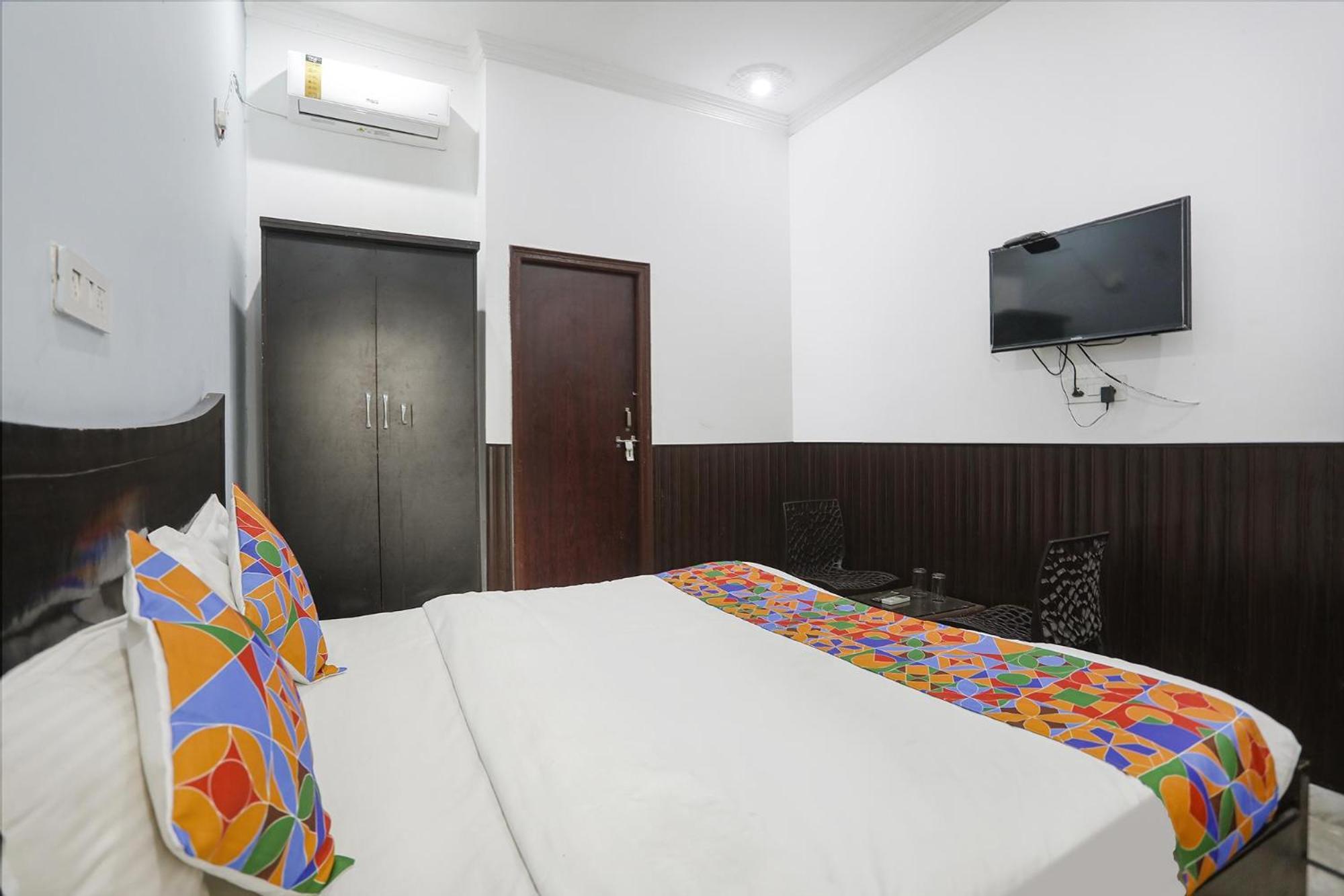 诺伊达 Fabexpress Samira Residency, Near Botanical Garden酒店 外观 照片