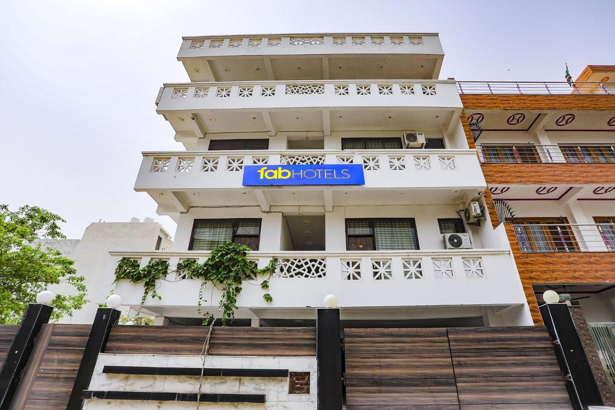 诺伊达 Fabexpress Samira Residency, Near Botanical Garden酒店 外观 照片